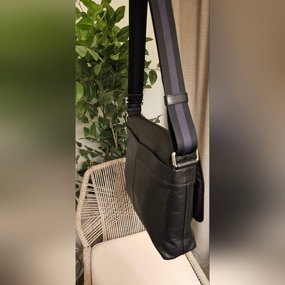 Coach Charlie Flap Messenger F72362 - Picture 5 of 8